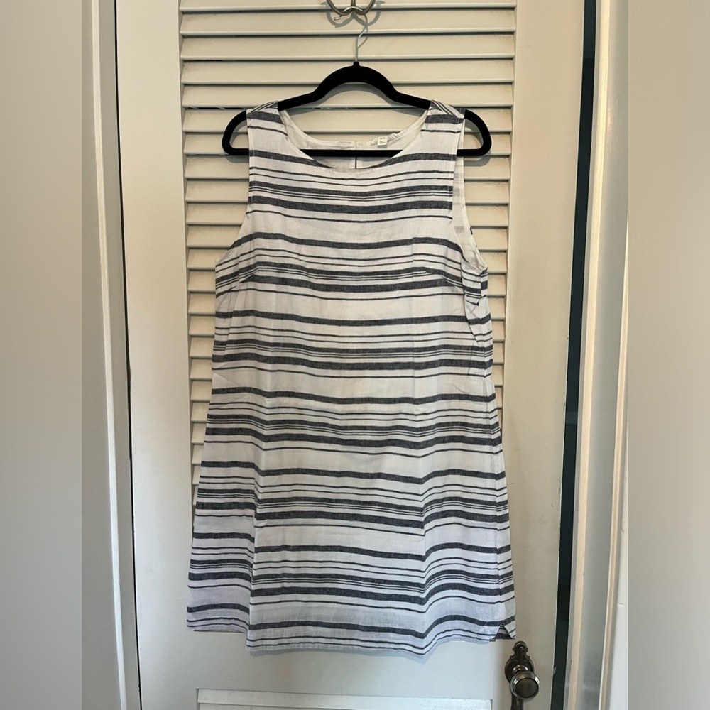 White & navy striped linen dress.